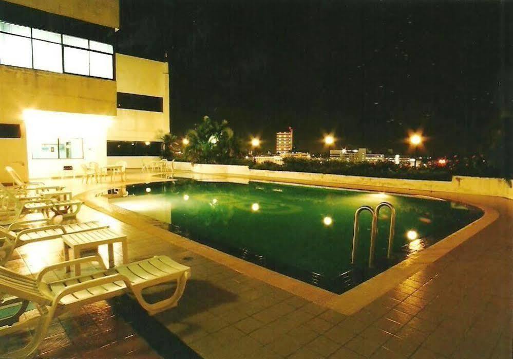 Gocos Hotel Klang Exterior foto