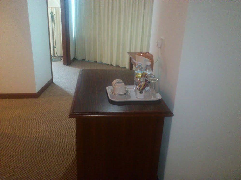Gocos Hotel Klang Exterior foto